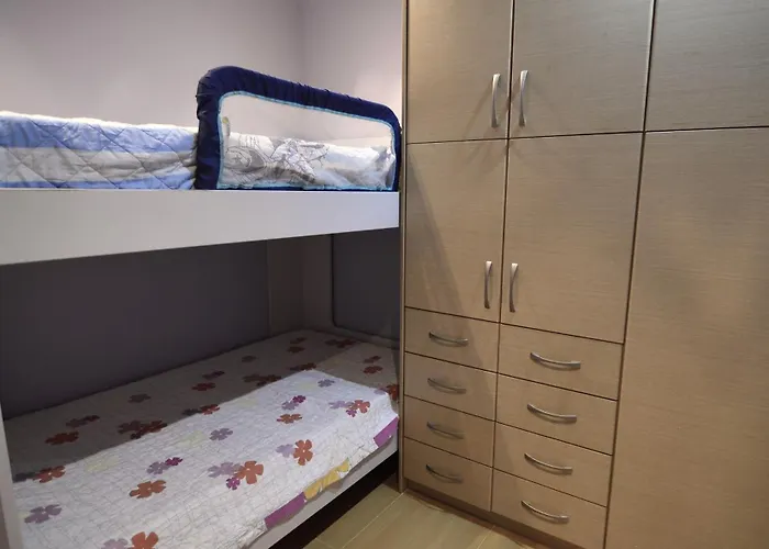 Anna's Sea View House דירה מונמבאסיה