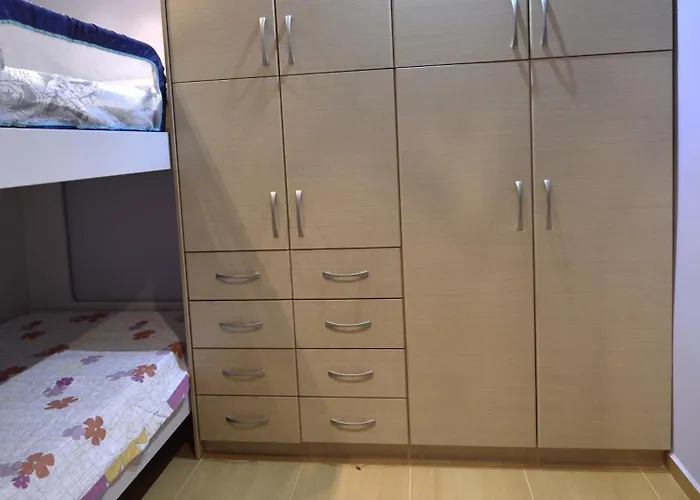 Anna's Sea View House מונמבאסיה